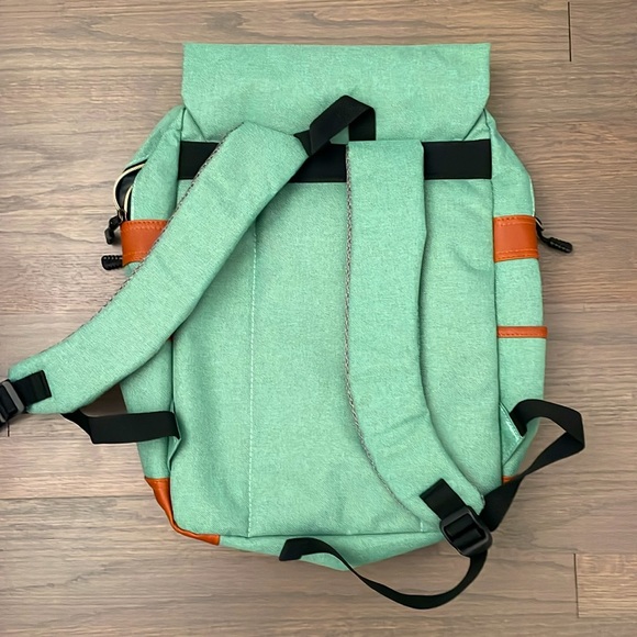 Green backpack! - Picture 2 of 7